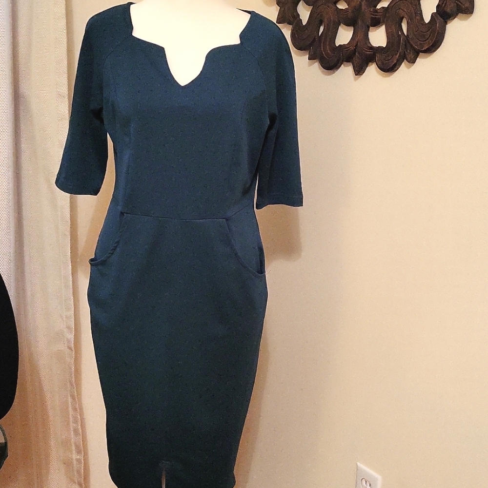 Rephyllus dark green, short sleeve dress.
